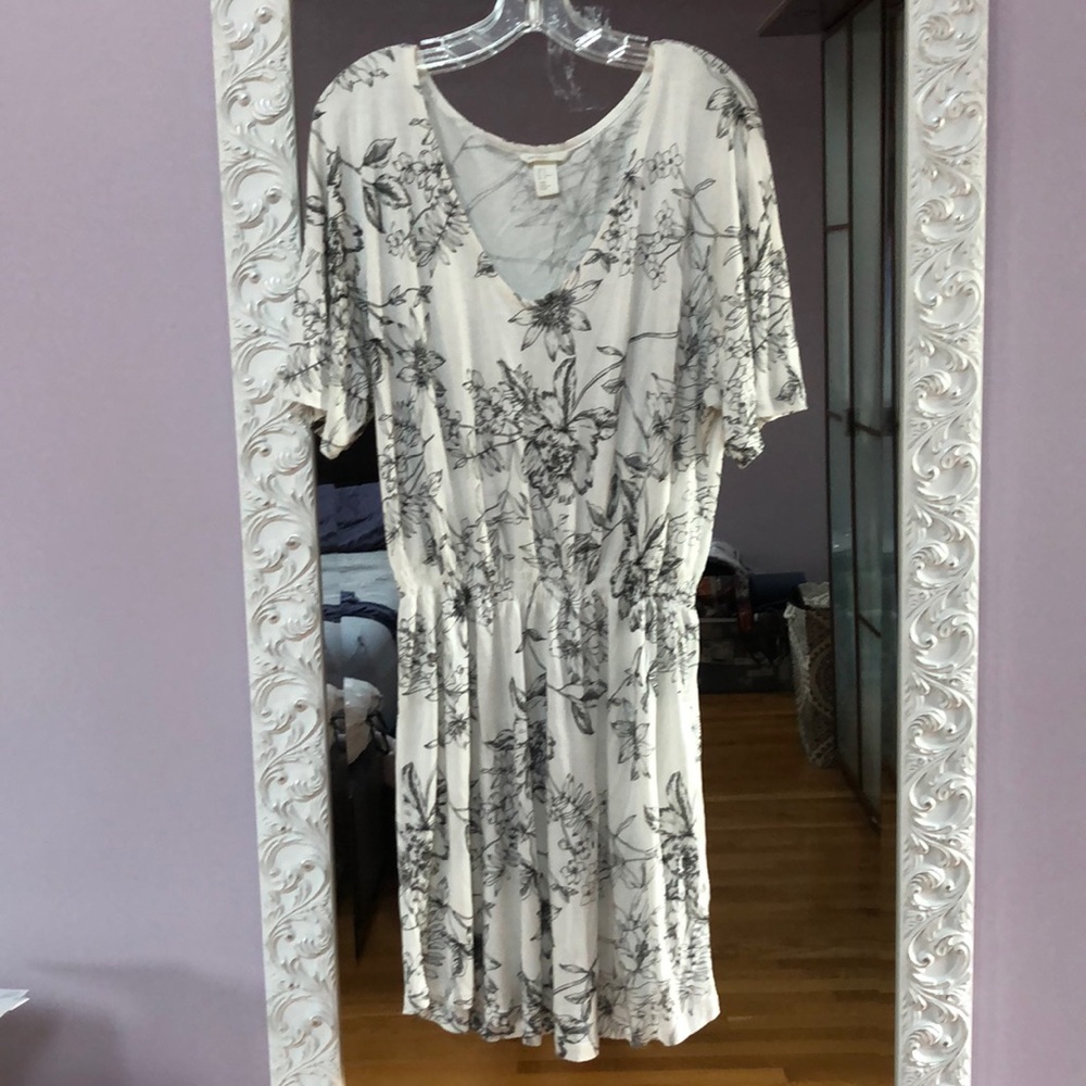 H&M NWOT summer dress with cinched waist.